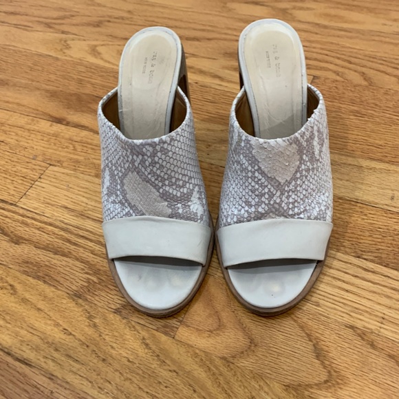 Rag & Bone Tristan Snake Print Mule Sandal Shoe Sz 9.5 White Python Leather 39.5 - Picture 1 of 16